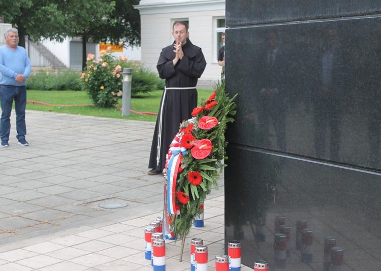 Ljubuški: Položen vijenac i zapaljene svijeće za žrtve Bleiburga i Križnih putova