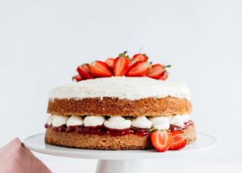 Najljepša proljetna torta s jagodama