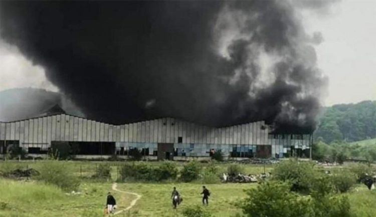 Migranti iz osvete zapalili halu?