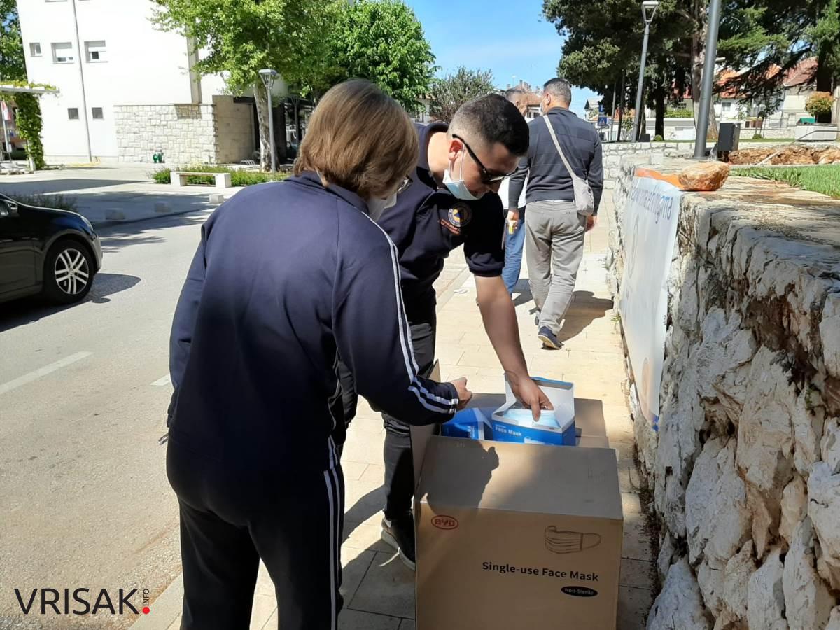 FOTO: Građani u ŽZH besplatno dobili zaštitne maske