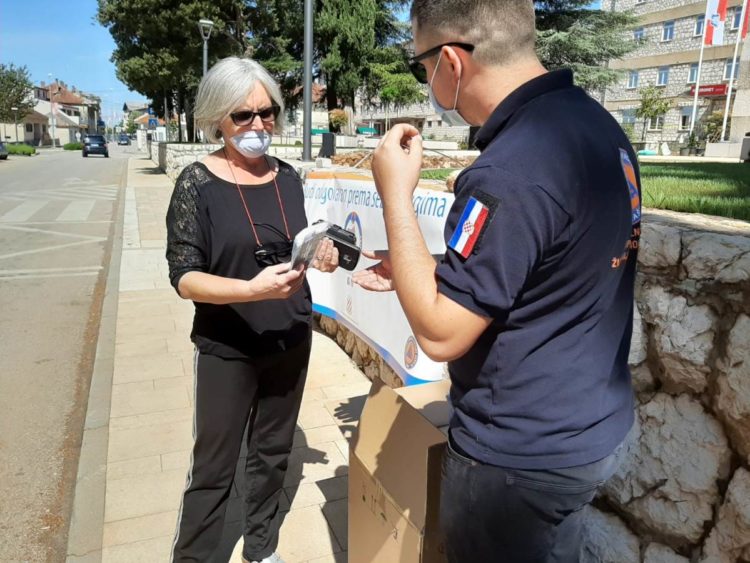 FOTO: Građani u ŽZH besplatno dobili zaštitne maske