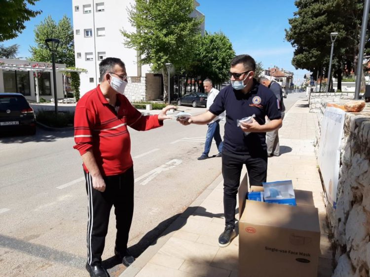 FOTO: Građani u ŽZH besplatno dobili zaštitne maske