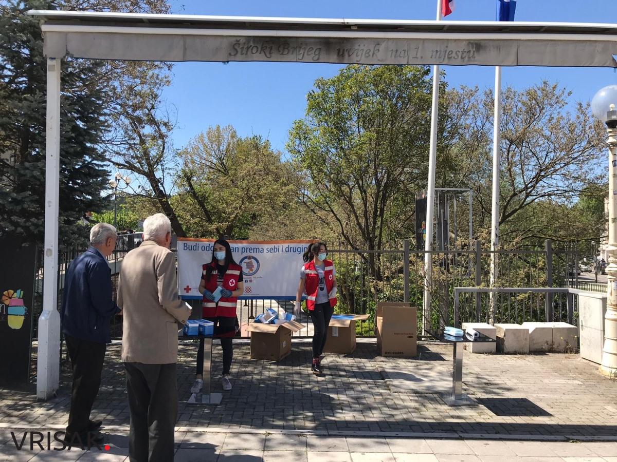 FOTO: Građani u ŽZH besplatno dobili zaštitne maske