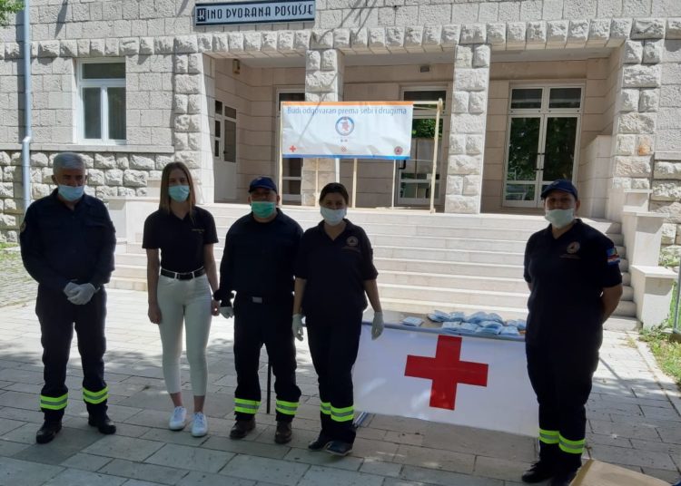 FOTO: Građani u ŽZH besplatno dobili zaštitne maske
