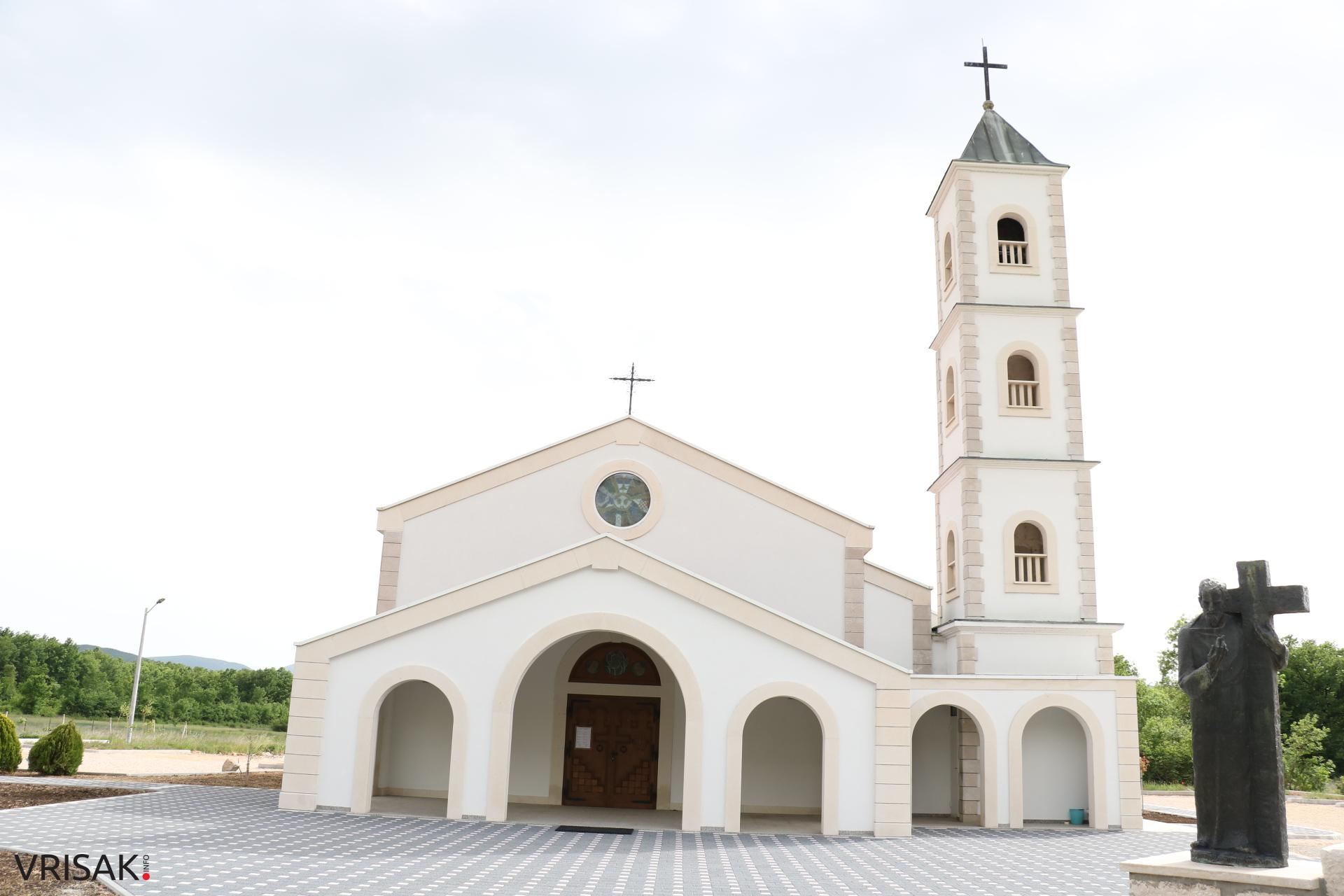 Pogledajte kako izgleda novouređeno dvorište crkve svetog Petra i Pavla u Sovićima