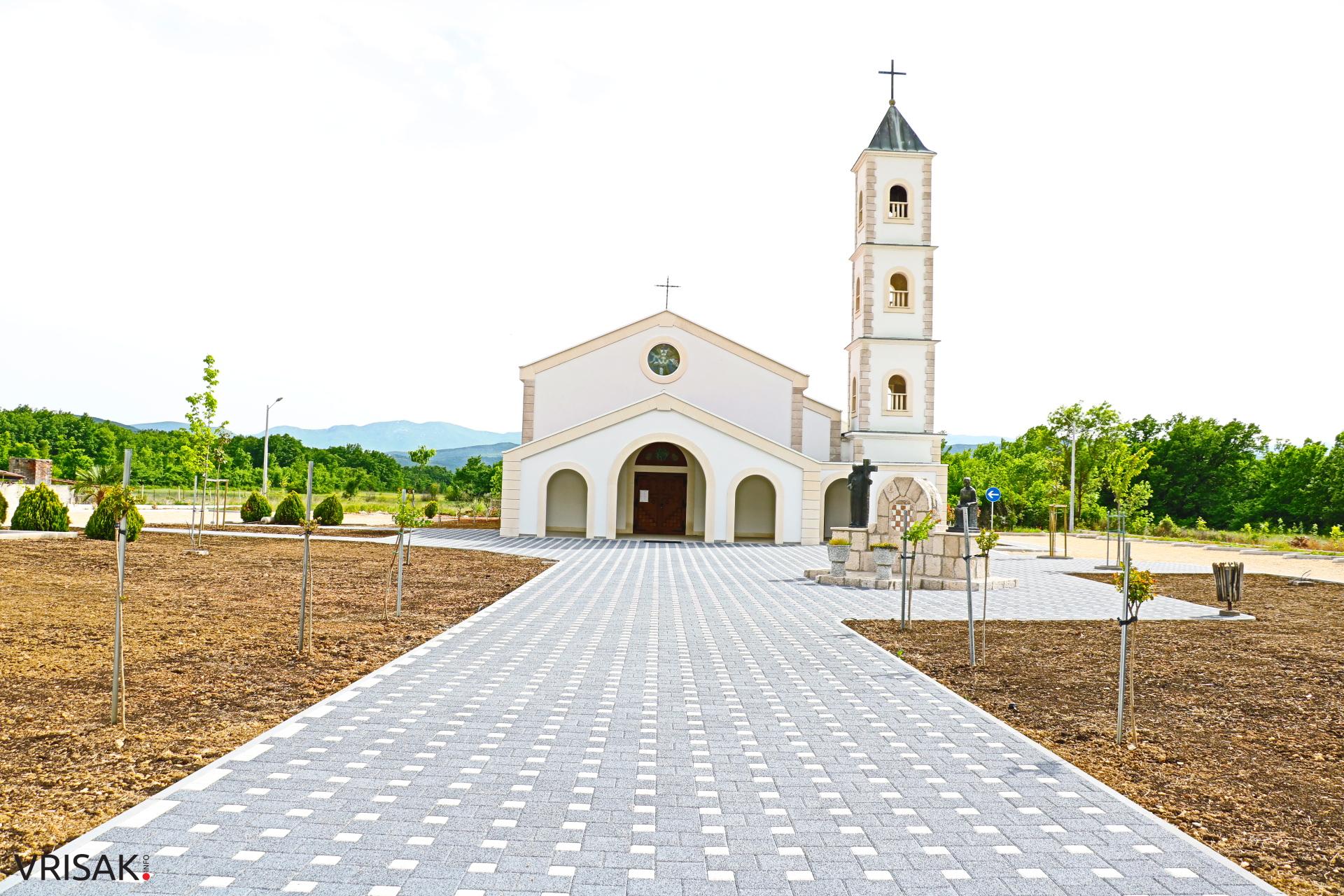 Pogledajte kako izgleda novouređeno dvorište crkve svetog Petra i Pavla u Sovićima