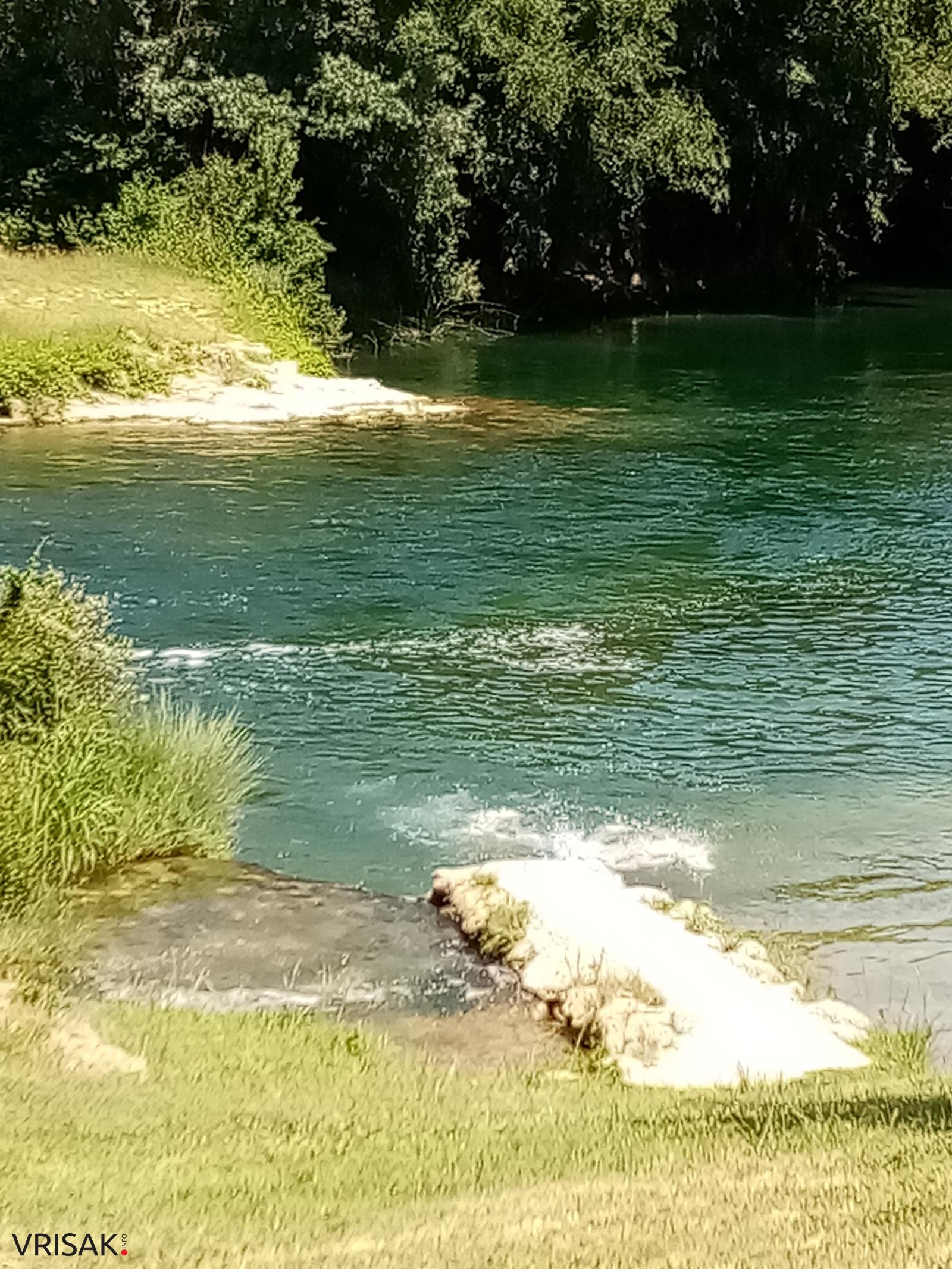 Kupači osvježenje potražili na Čeveljuši kod Ljubuškog (FOTO)