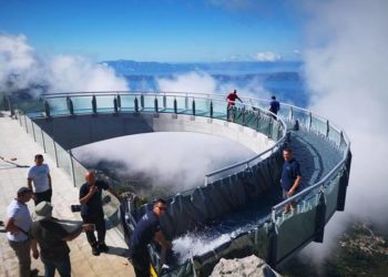 Testiran stakleni vidikovac na Biokovu: Izdržao pritisak vode