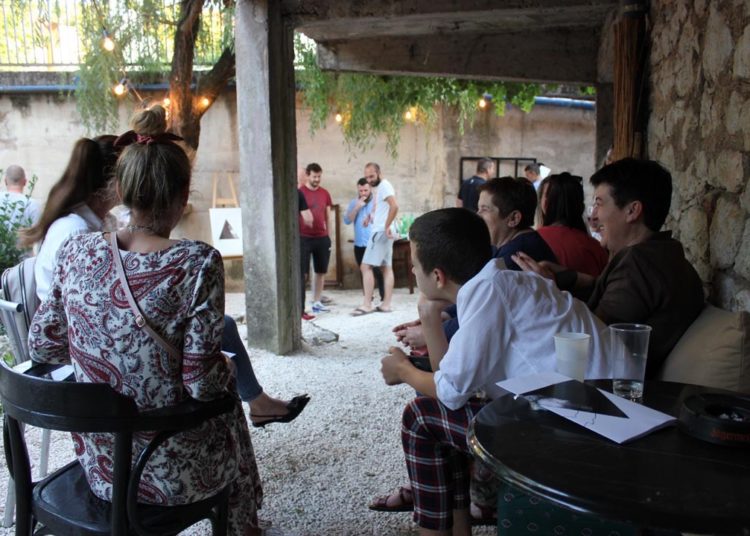 U galeriji Vrba u Širokom Brijegu otvorena je 11. samostalna izložba “Akt života” akademskog grafičara Vilima Parića