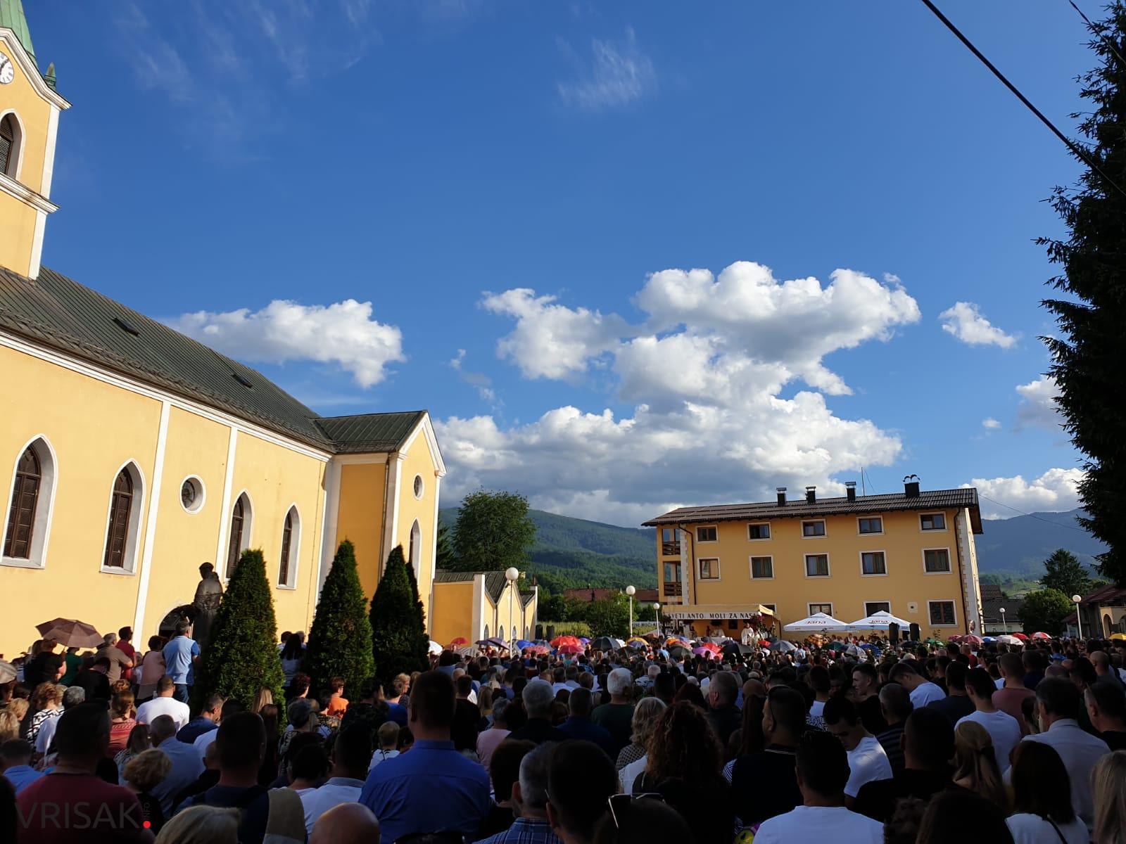 Više tisuća vjernika na uočnici sv. Anti u Busovači