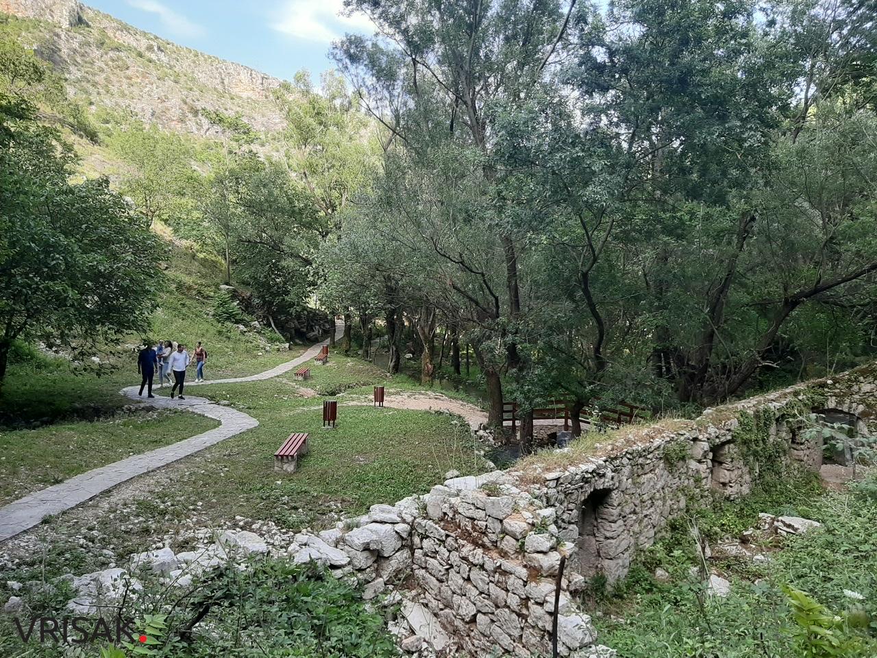 Brojni posjetitelji Avanturističkog parka Peć Mlini fascinirani prirodnim ljepotama i sadržajem koji nudi