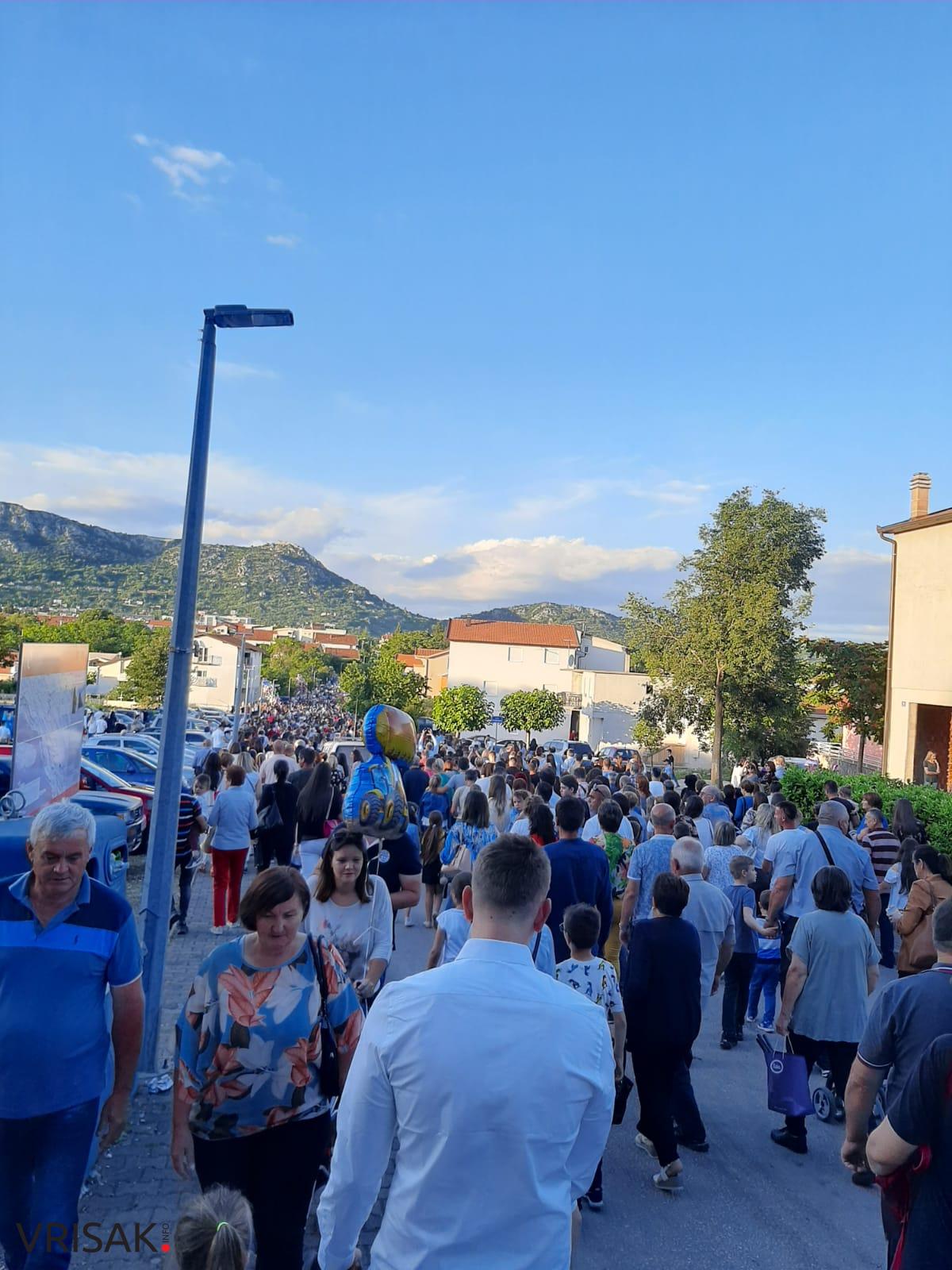 FOTO: Mnoštvo vjernika i hodočasnika na uočnicu sv. Anti na Humcu