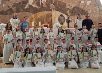 Kočerin: Sakrament Svete Pričesti primilo 30 djece