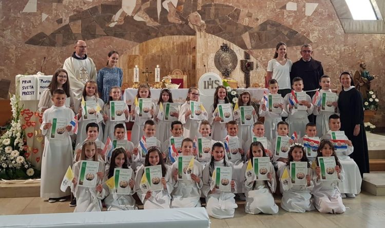 Kočerin: Sakrament Svete Pričesti primilo 30 djece