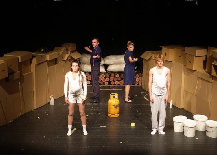 U HNK Mostar odigrana premijera predstave “Spremni”