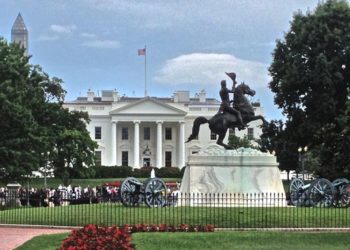 Gradonačelnica promijenila ime trga ispred Bijele kuće u “Crni životi su važni”