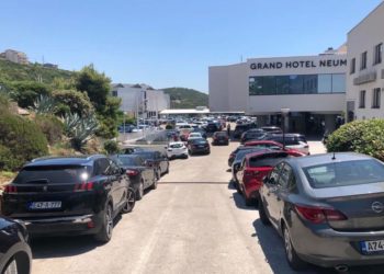 Neum krcat, gužve vladaju na svakom koraku