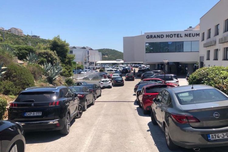 Neum krcat, gužve vladaju na svakom koraku
