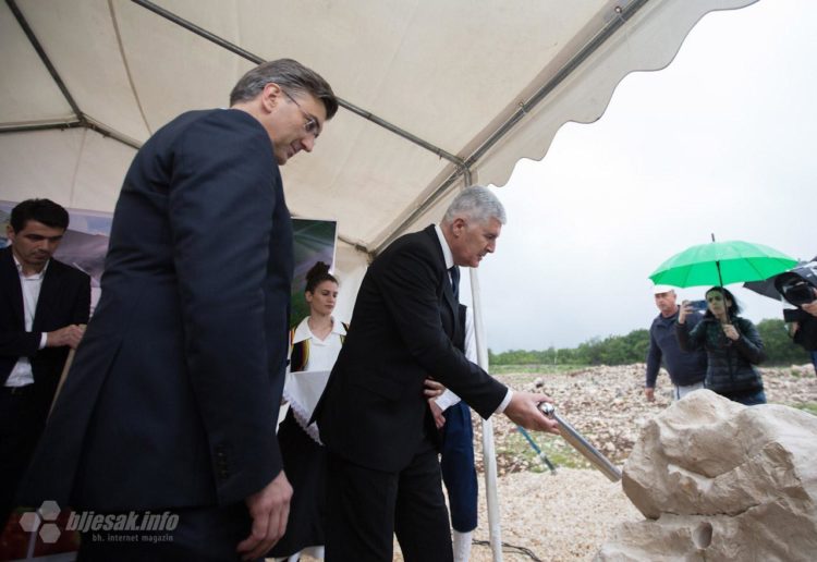 Plenković i Čović položili kamen temeljac za Podravkinu tvornicu u Kruševu
