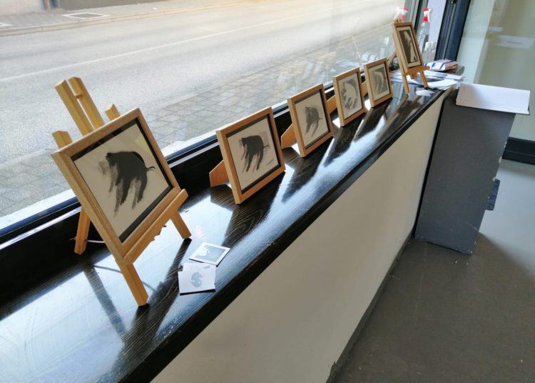 U galeriji Vrba u Širokom Brijegu otvorena je 11. samostalna izložba “Akt života” akademskog grafičara Vilima Parića