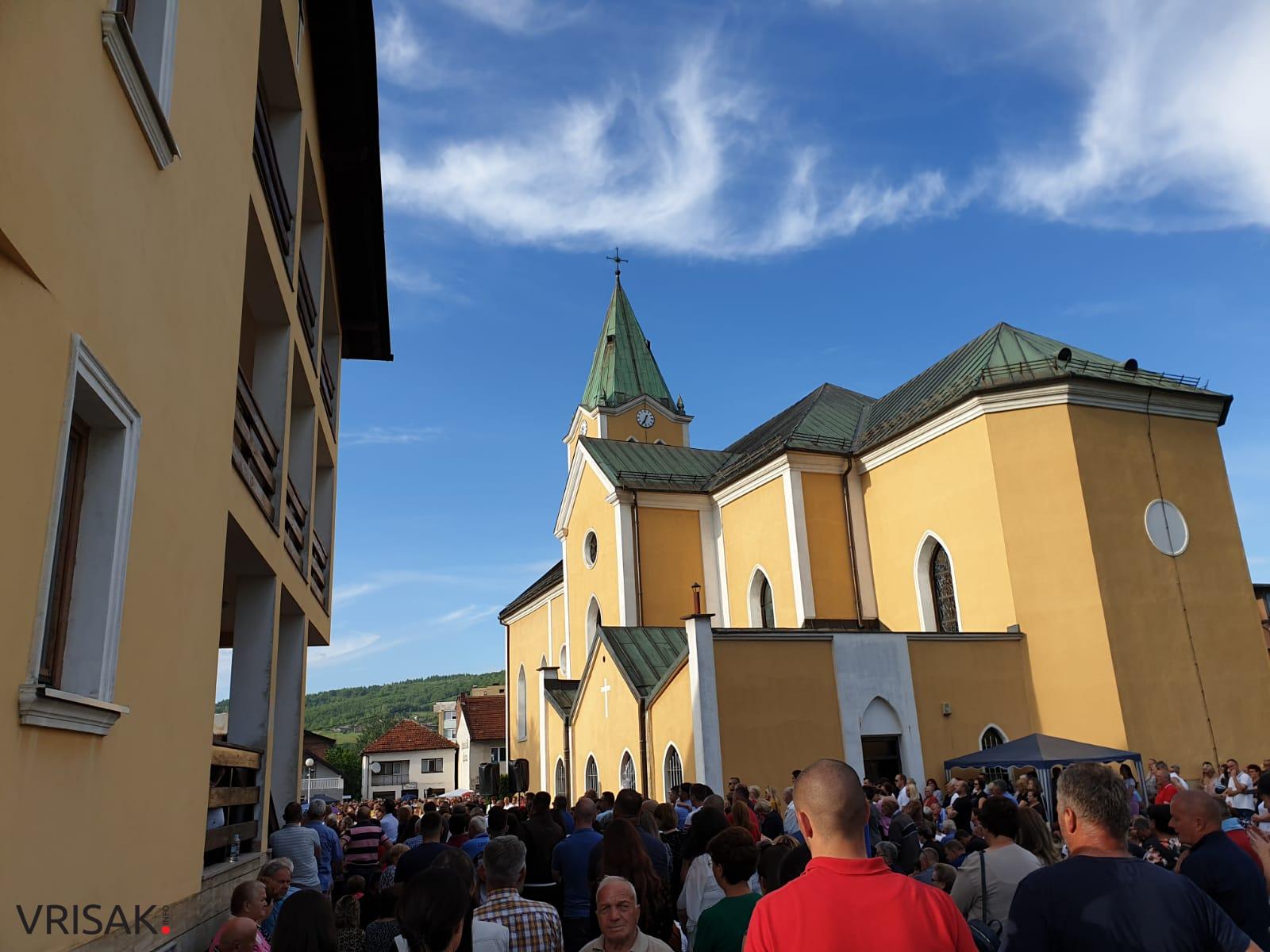 Više tisuća vjernika na uočnici sv. Anti u Busovači