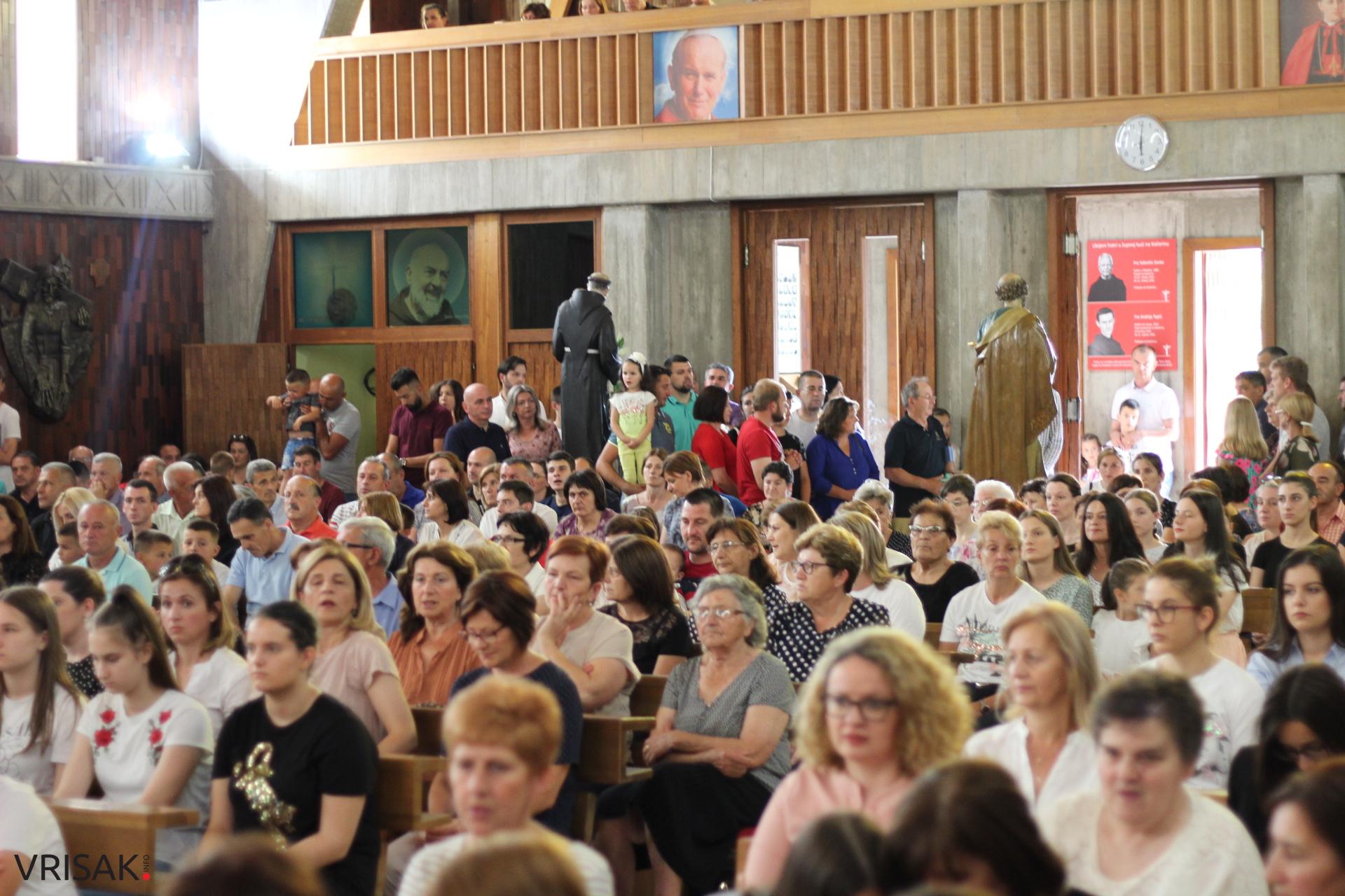 Kočerin: Kardinal Vinko Puljić predvodio misu uoči Petrodvdana