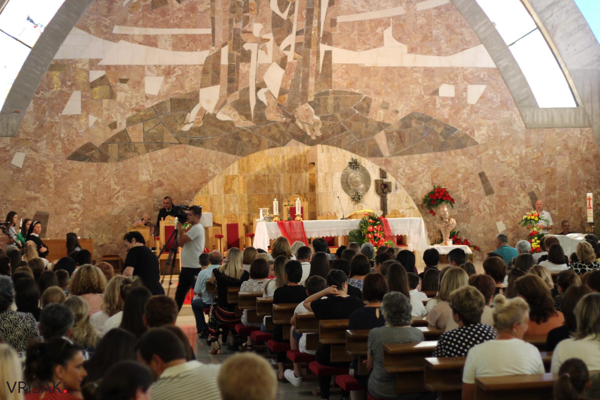 Kočerin: Kardinal Vinko Puljić predvodio misu uoči Petrodvdana