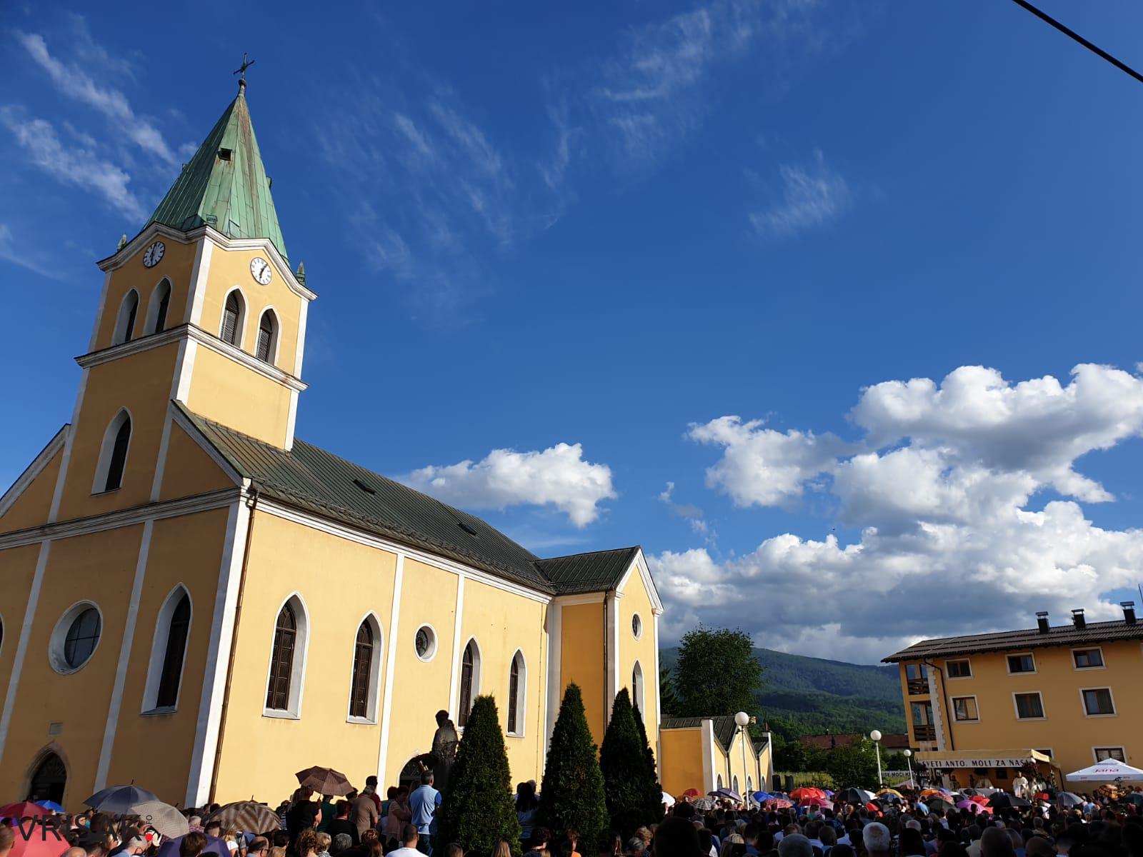 Više tisuća vjernika na uočnici sv. Anti u Busovači