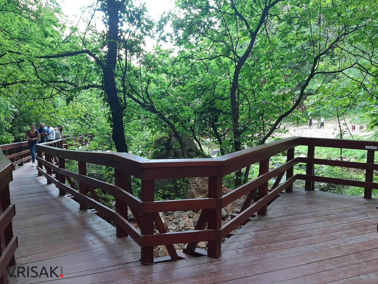 Brojni posjetitelji Avanturističkog parka Peć Mlini fascinirani prirodnim ljepotama i sadržajem koji nudi