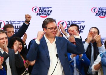 Nakon premoćne pobjede Vučića dočekali trubači