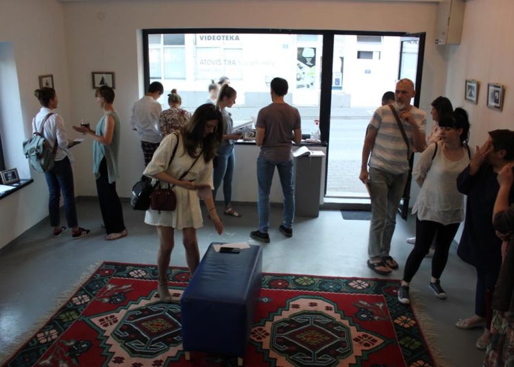 U galeriji Vrba u Širokom Brijegu otvorena je 11. samostalna izložba “Akt života” akademskog grafičara Vilima Parića