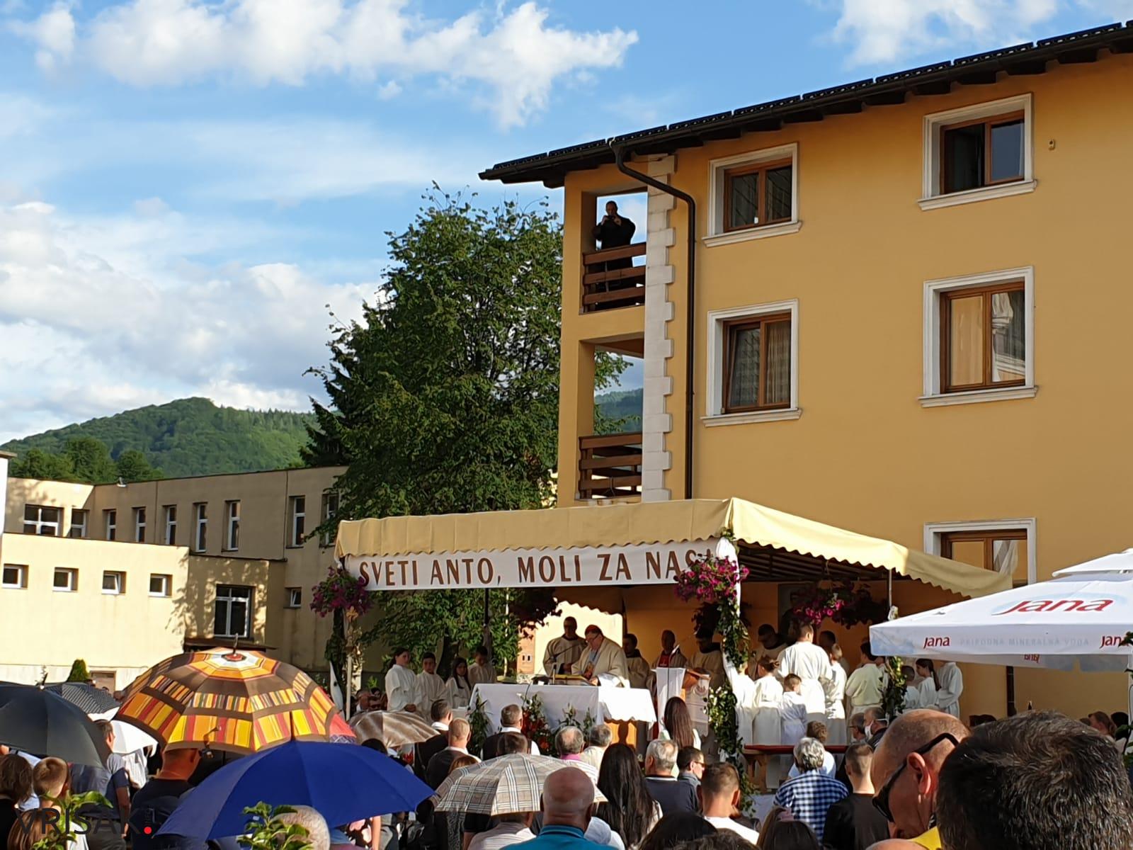 Više tisuća vjernika na uočnici sv. Anti u Busovači