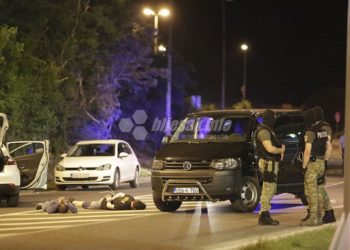 Mostar: Policajci s dugim cijevima uhitili tri osobe u taksiju