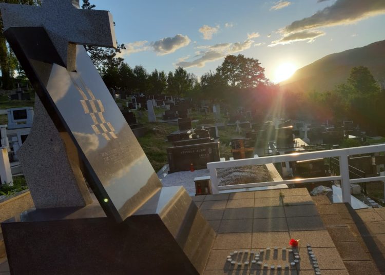 Hrvati diljem BiH, Hrvatske i Europe zapalili svijeće za osam viteških anđela