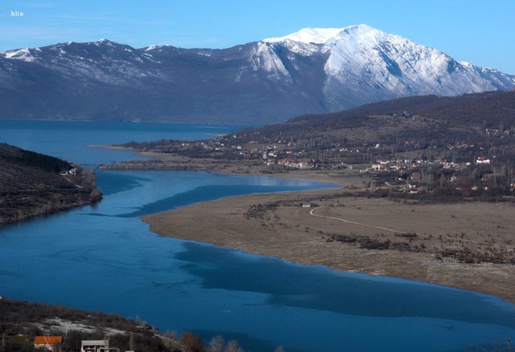Prijeti li pomor ribe na Buškom jezeru?