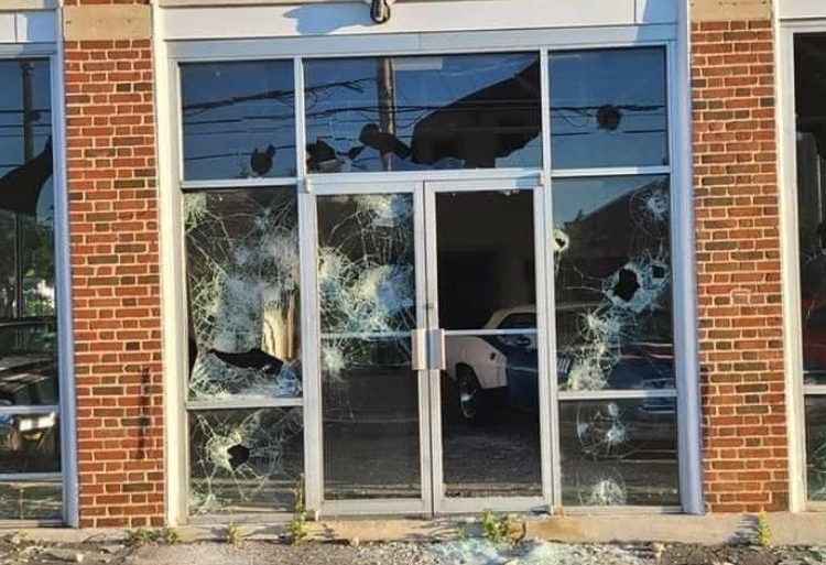 SAD u problemu, saloni automobila i dalje na udaru prosvjednika