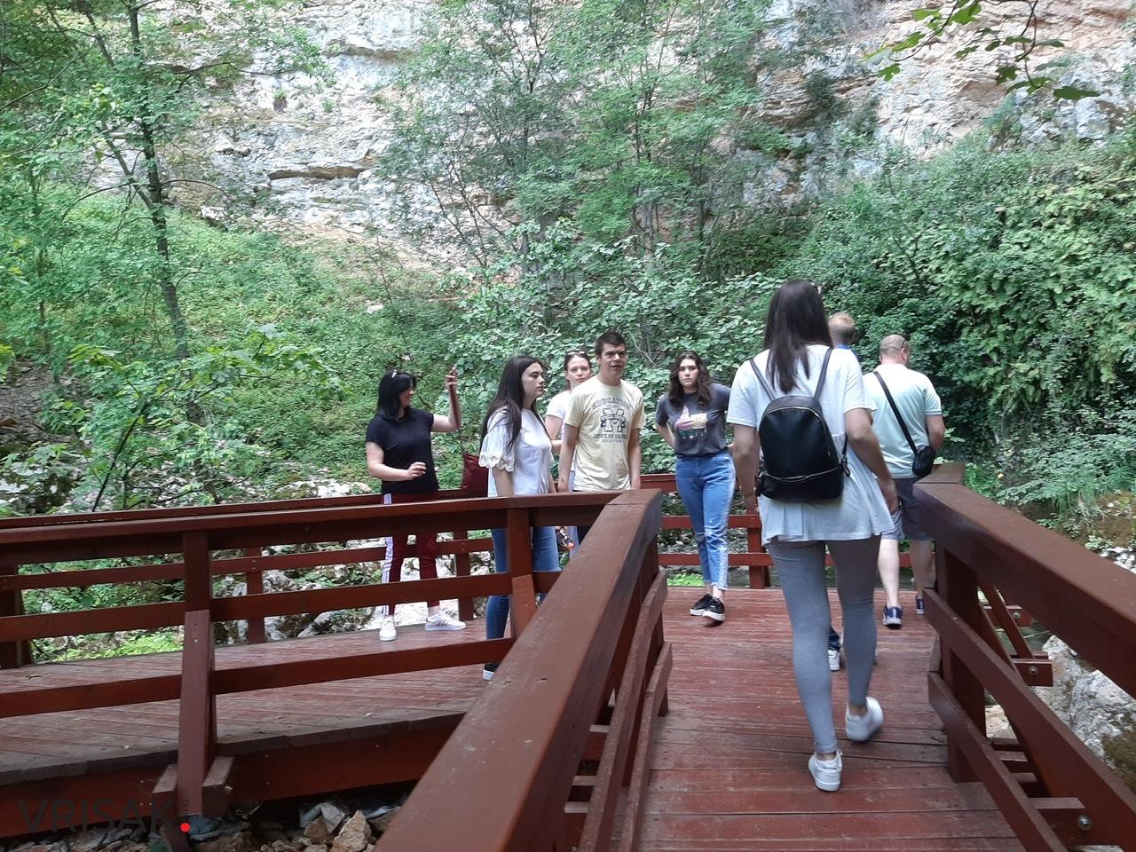 Brojni posjetitelji Avanturističkog parka Peć Mlini fascinirani prirodnim ljepotama i sadržajem koji nudi