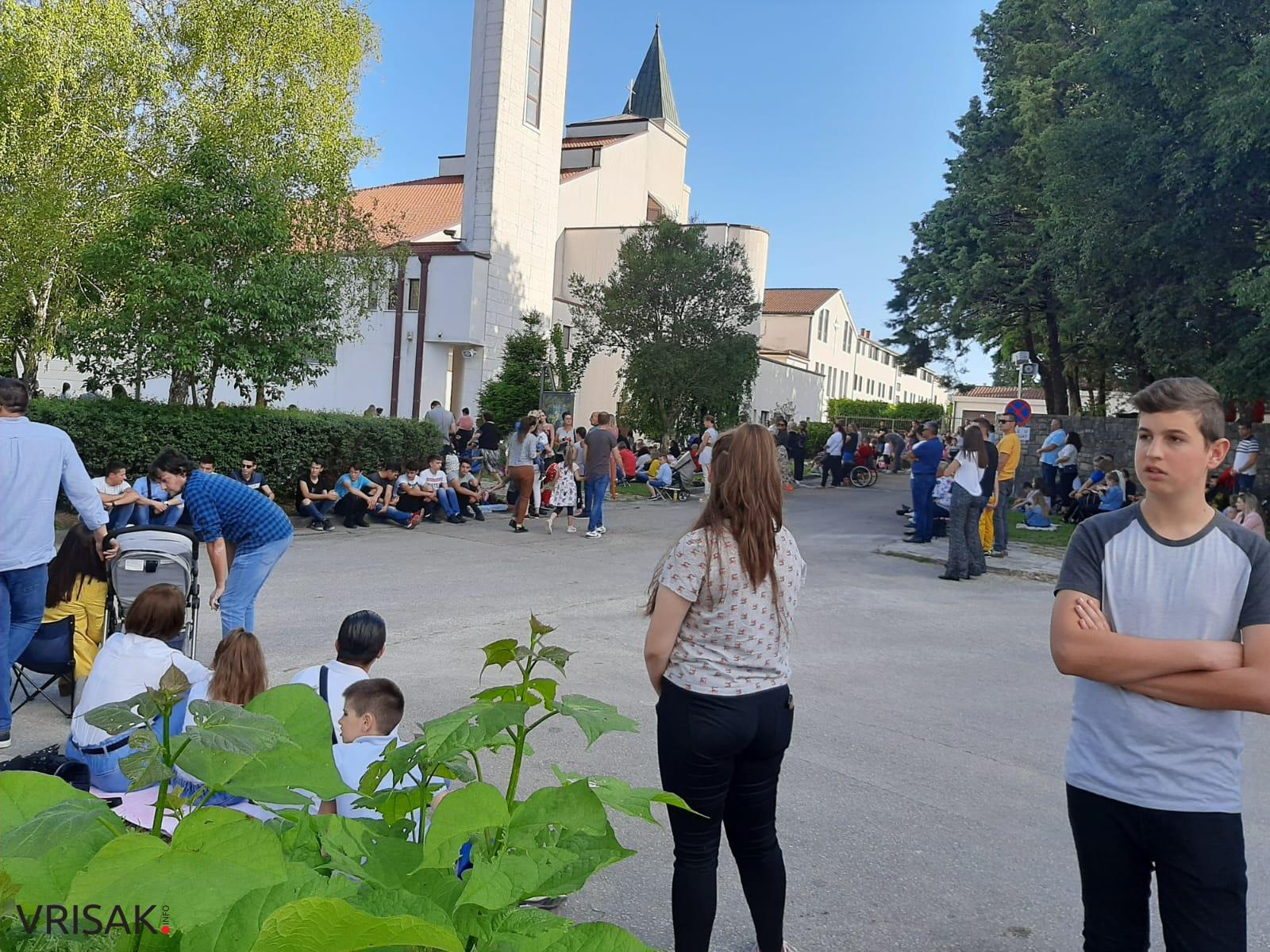 FOTO: Mnoštvo vjernika i hodočasnika na uočnicu sv. Anti na Humcu