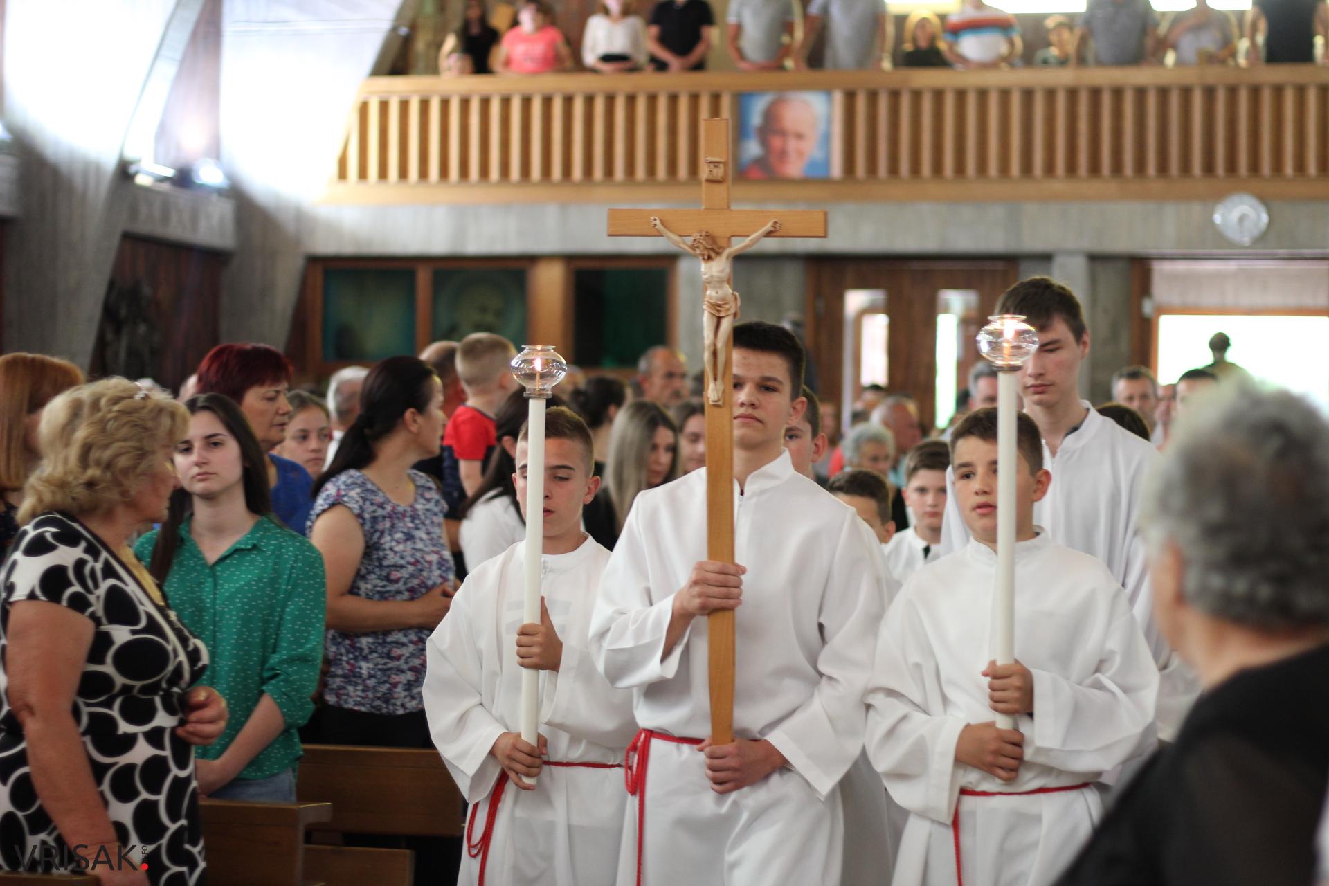 Kočerin: Kardinal Vinko Puljić predvodio misu uoči Petrodvdana