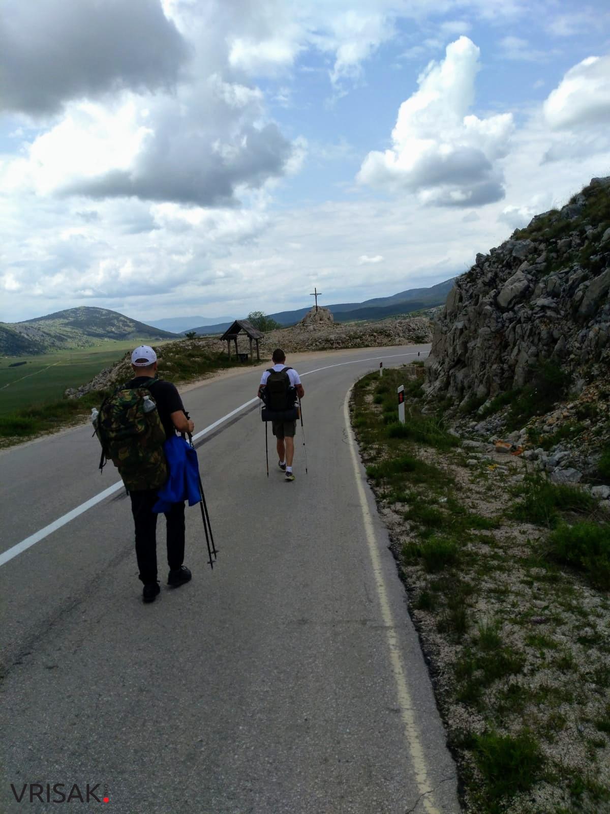 Četiri Širokobriježanina pješačila od Borka do Risovca (FOTOGALERIJA)
