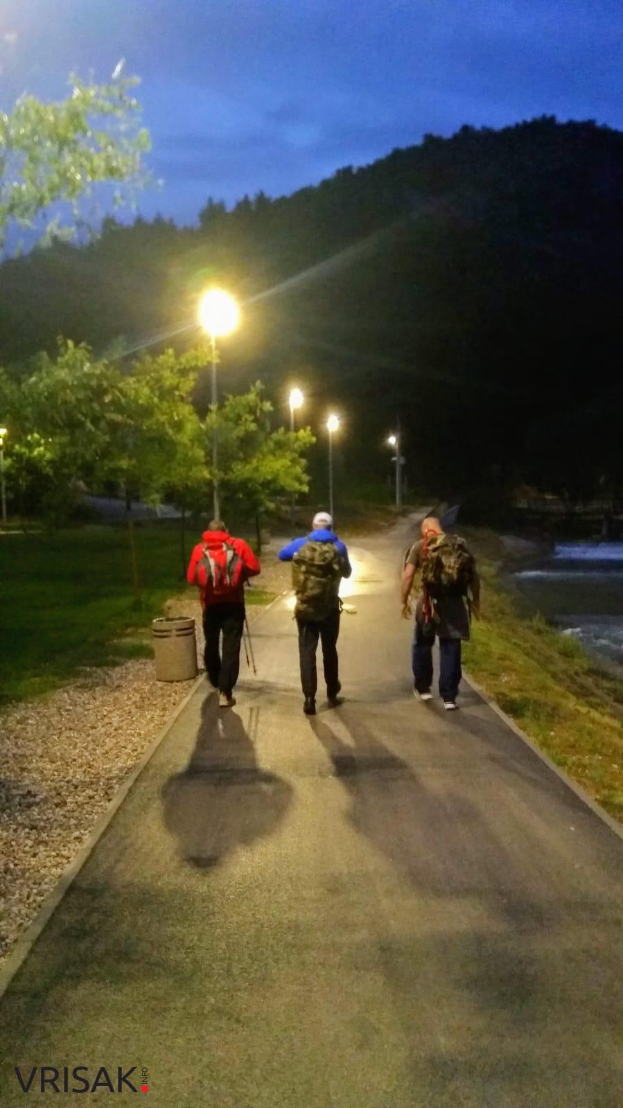 Četiri Širokobriježanina pješačila od Borka do Risovca (FOTOGALERIJA)