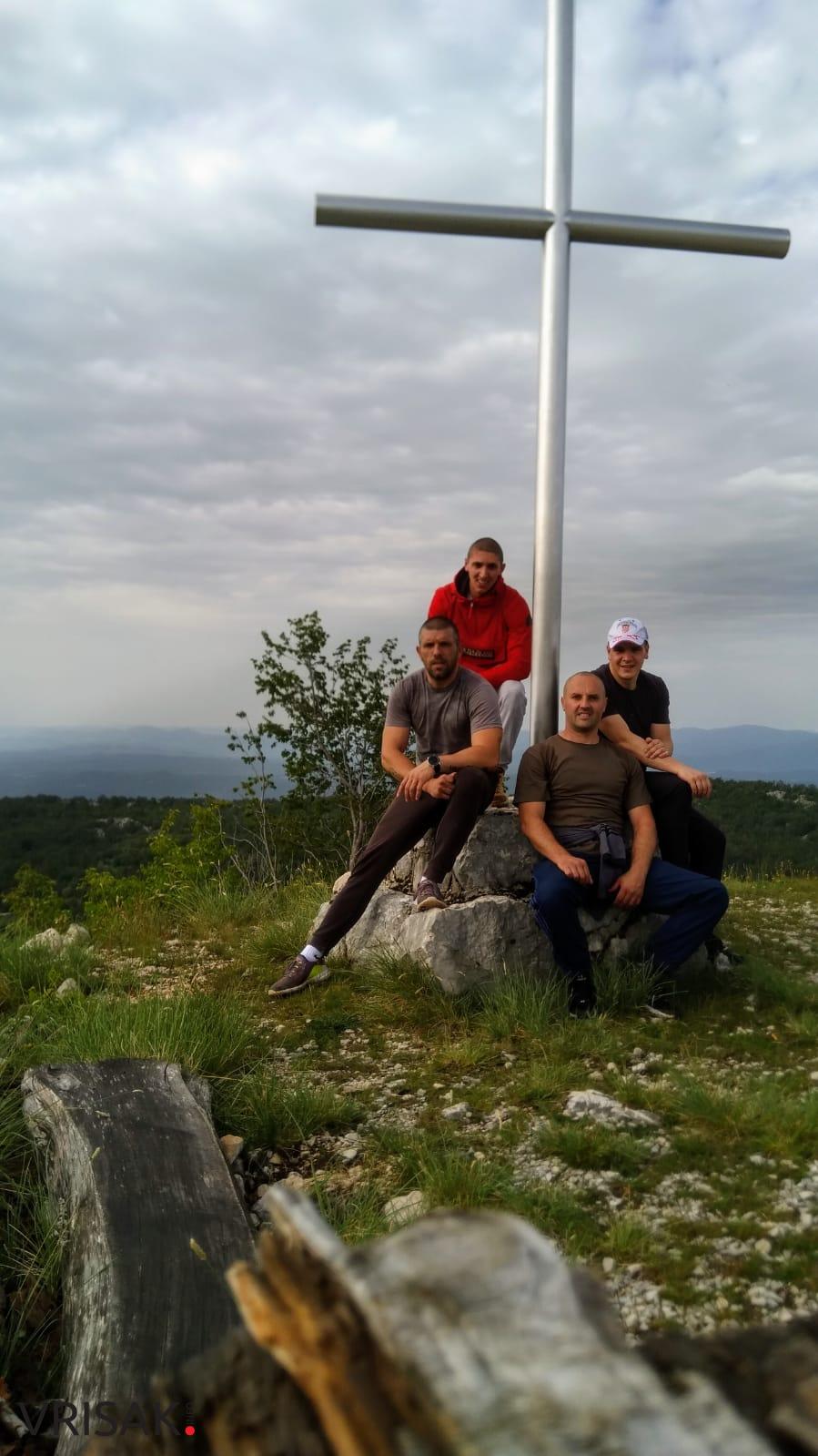 Četiri Širokobriježanina pješačila od Borka do Risovca (FOTOGALERIJA)