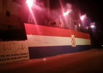 Jare – Malo selo velikog srca; Napravili prekrasnu trobojnicu (VIDEO)