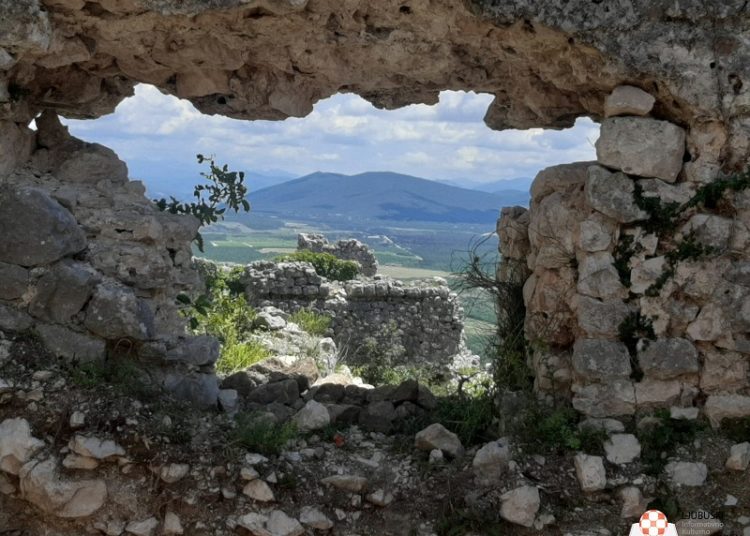 Ljubuški: Arheološkim istraživanjima otkriveni dosad nevidljivi dijelovi arhitekture Starog grada
