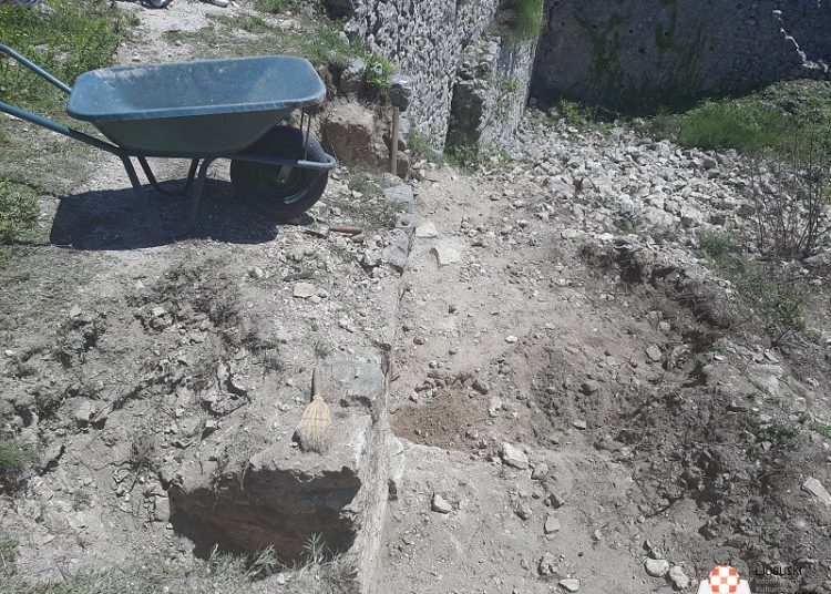 Ljubuški: Arheološkim istraživanjima otkriveni dosad nevidljivi dijelovi arhitekture Starog grada