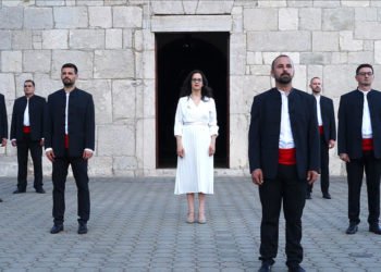 Uskoro: Lucija Zovko i Klapa Bratovština – Pozdrav Majci
