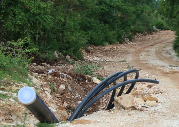Grad Široki Brijeg nastavlja s investicijama izgradnje vodovoda u Ljubotićima, Dobrkovićima i Knešpolju
