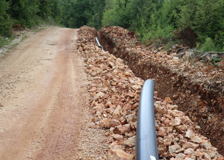 Grad Široki Brijeg nastavlja s investicijama izgradnje vodovoda u Ljubotićima, Dobrkovićima i Knešpolju