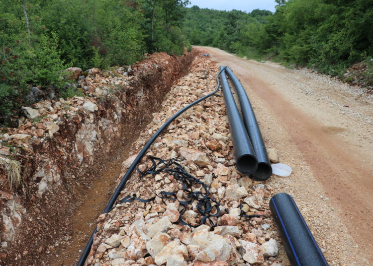 Grad Široki Brijeg nastavlja s investicijama izgradnje vodovoda u Ljubotićima, Dobrkovićima i Knešpolju