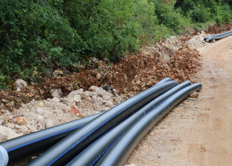 Grad Široki Brijeg nastavlja s investicijama izgradnje vodovoda u Ljubotićima, Dobrkovićima i Knešpolju